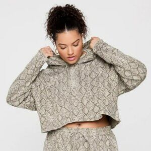 NWT Yitty Year Round Terry Cropped Hoodie Plus Size 2X In Smoke Show Snake